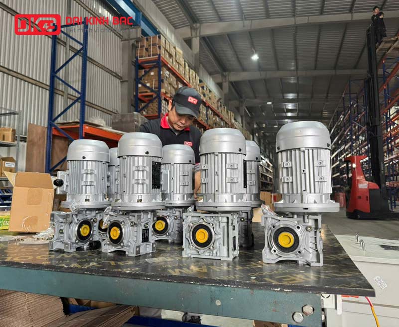 Hộp Giảm Tốc Trục Vít Bánh Vít Cao Cấp NMRV 150 Của BGM