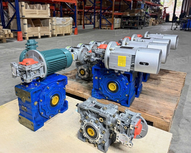 Motor giảm tốc trục vuông góc