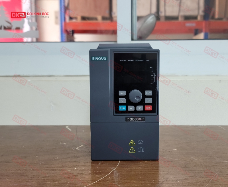 BIẾN TẦN SINOVO 3 PHA 220V SD600-4T-1.5GC/2.2PC 1.5KW